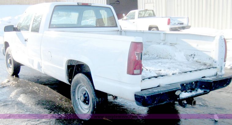 image for item 5250 1999 Chevrolet C2500 pickup