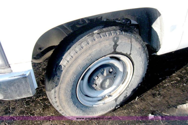 image for item 5250 1999 Chevrolet C2500 pickup