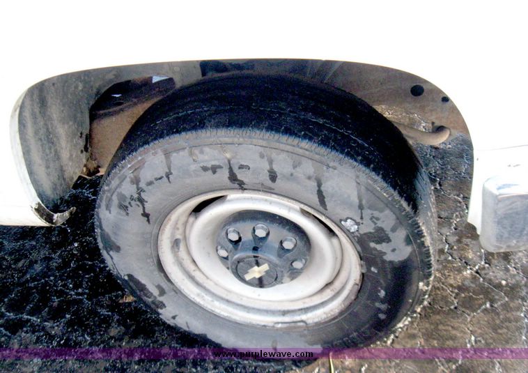 image for item 5250 1999 Chevrolet C2500 pickup