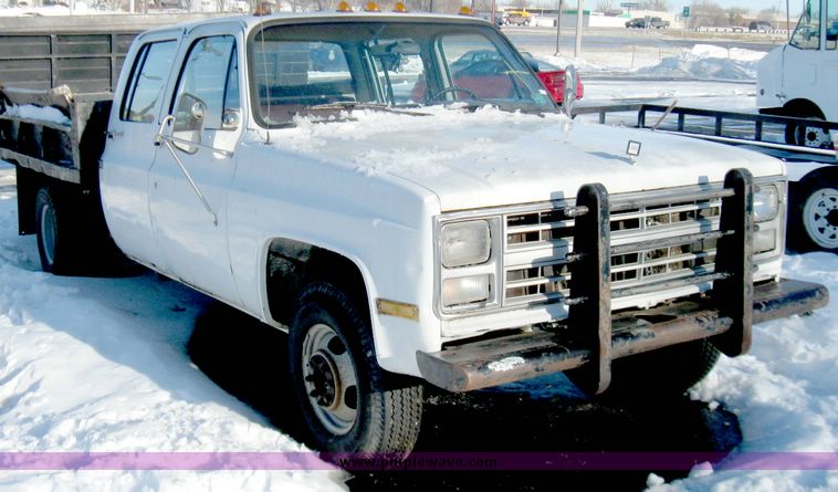 image for item 5251 1988 Chevrolet R30 pickup with 9' dump bed