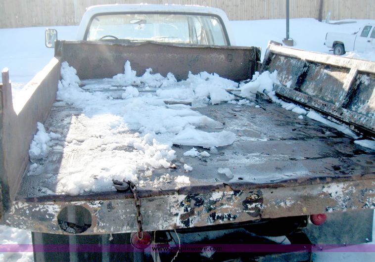 image for item 5251 1988 Chevrolet R30 pickup with 9' dump bed