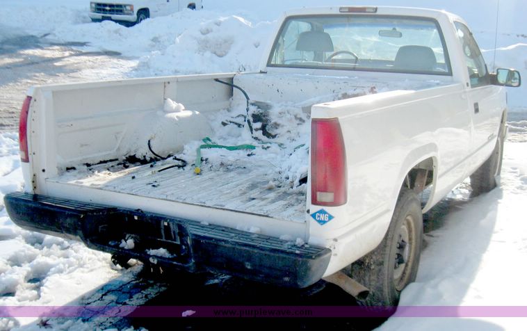 image for item 5252 1997 GMC Sierra C2500 pickup