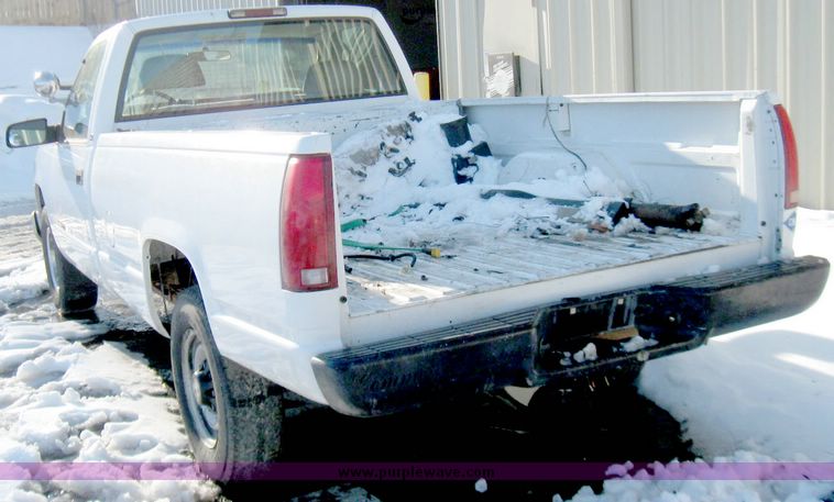 image for item 5252 1997 GMC Sierra C2500 pickup