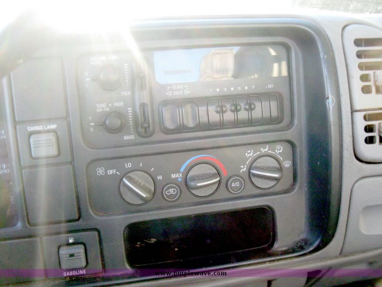 image for item 5252 1997 GMC Sierra C2500 pickup