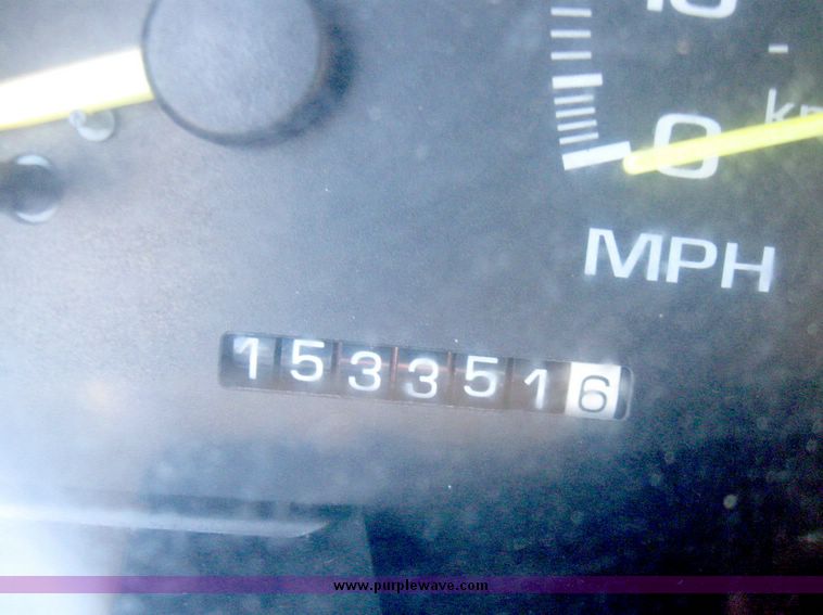 image for item 5252 1997 GMC Sierra C2500 pickup