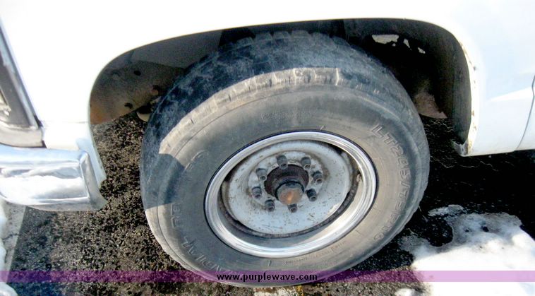 image for item 5252 1997 GMC Sierra C2500 pickup