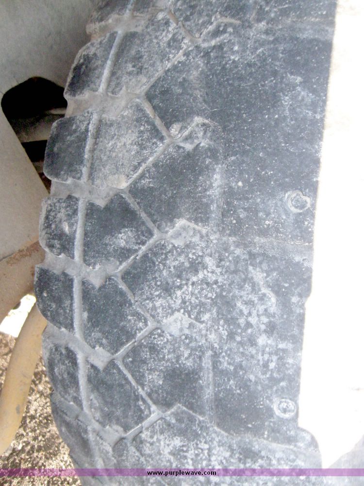 image for item 5252 1997 GMC Sierra C2500 pickup