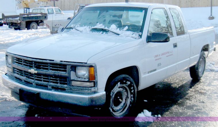 image for item 5253 1998 Chevrolet C2500 pickup