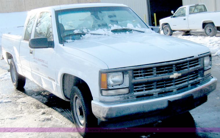 image for item 5253 1998 Chevrolet C2500 pickup