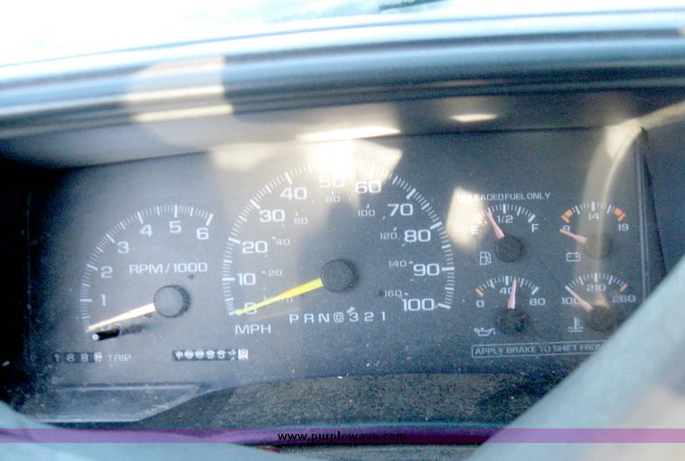 image for item 5253 1998 Chevrolet C2500 pickup