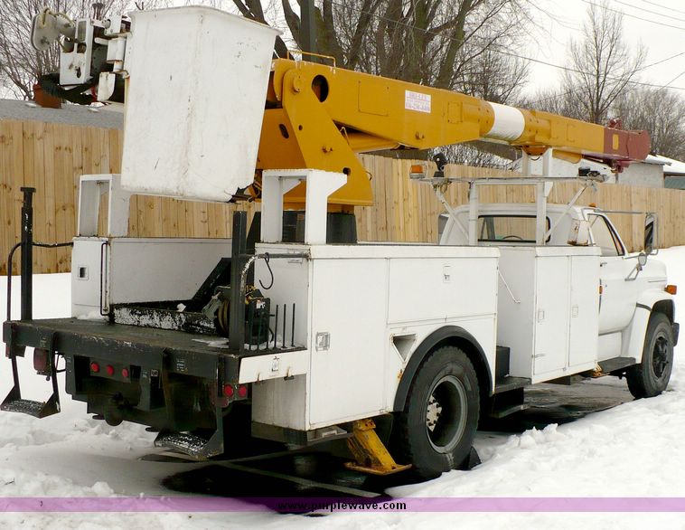 image for item 5256 1989 GMC C6500 C7D042 boom truck