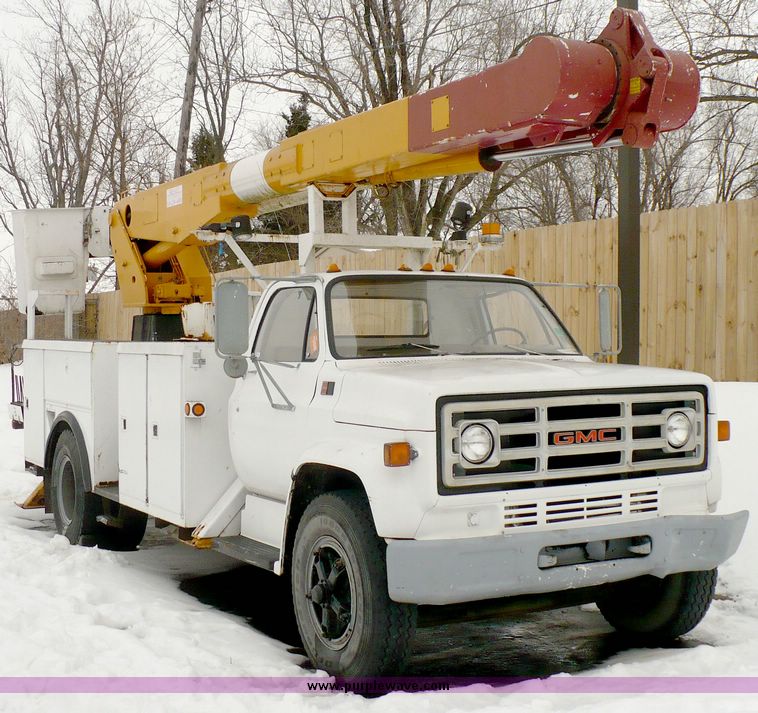 image for item 5256 1989 GMC C6500 C7D042 boom truck