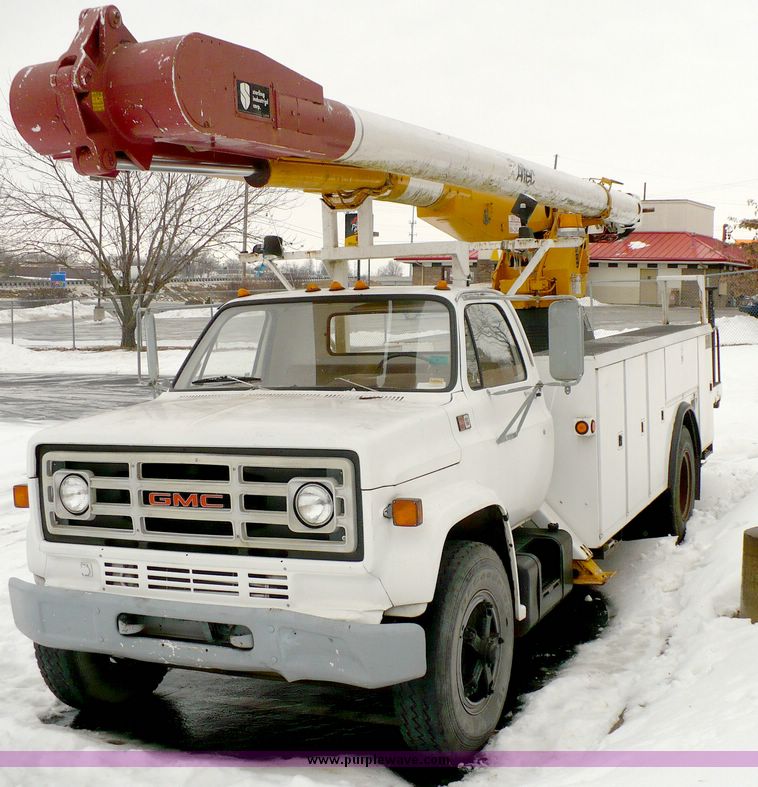 image for item 5256 1989 GMC C6500 C7D042 boom truck