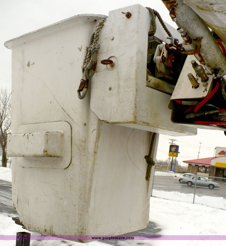 image for item 5256 1989 GMC C6500 C7D042 boom truck