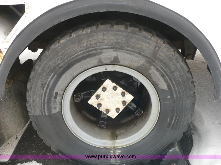 image for item 5256 1989 GMC C6500 C7D042 boom truck