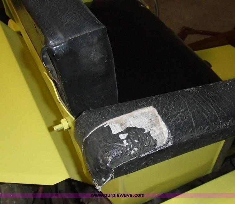 image for item 6621 Grasshopper 1212 zero turn riding lawn mower