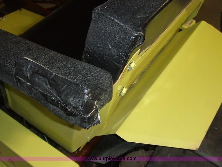 image for item 6621 Grasshopper 1212 zero turn riding lawn mower