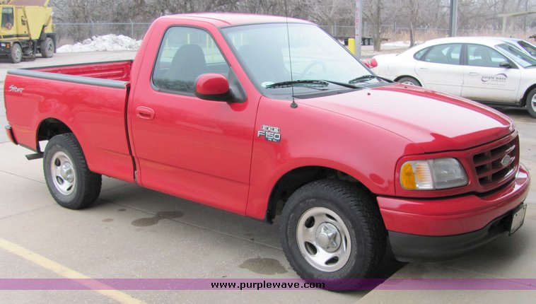 image for item 7039 2003 Ford Sport