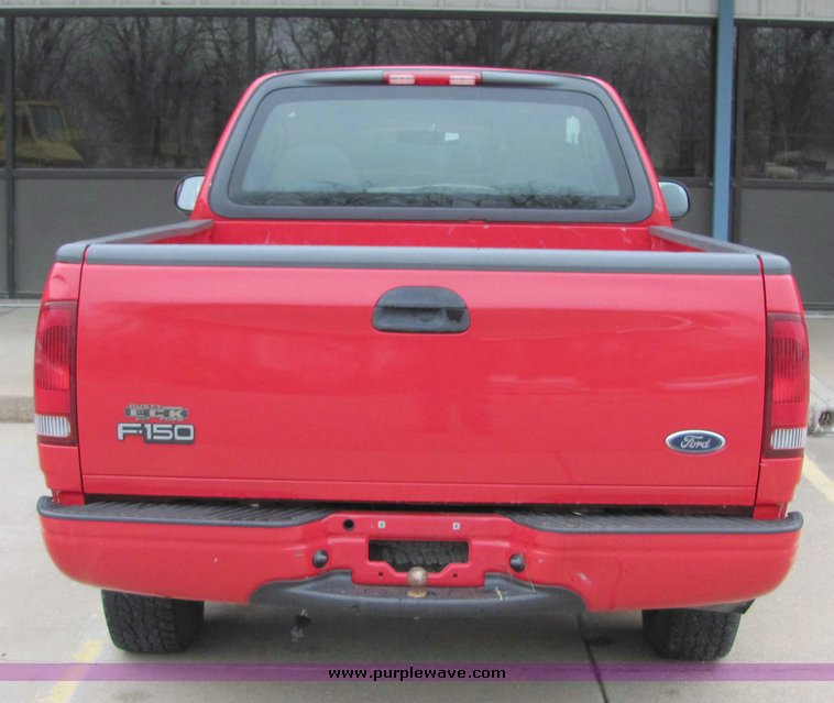 image for item 7039 2003 Ford Sport
