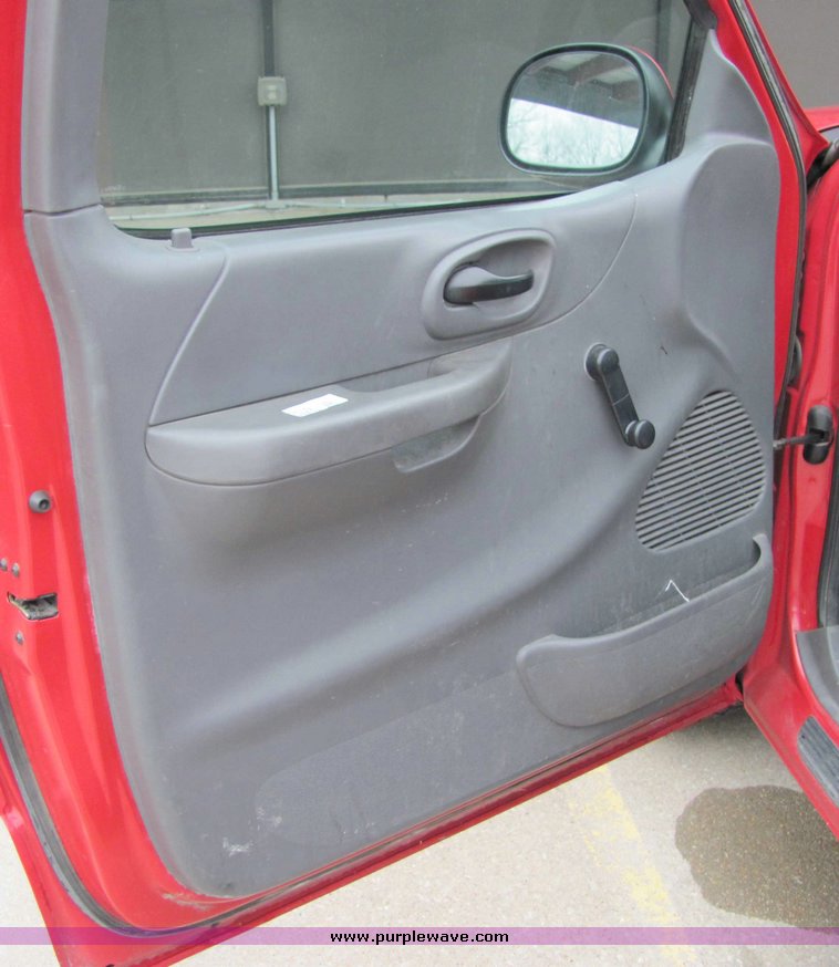 image for item 7039 2003 Ford Sport