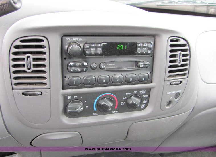 image for item 7039 2003 Ford Sport