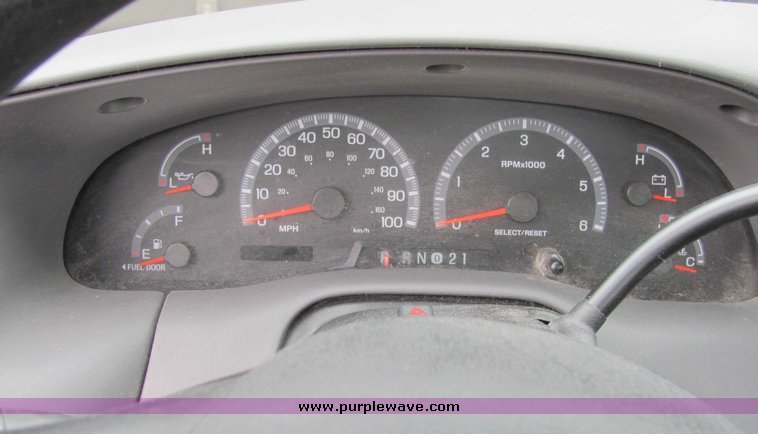 image for item 7039 2003 Ford Sport