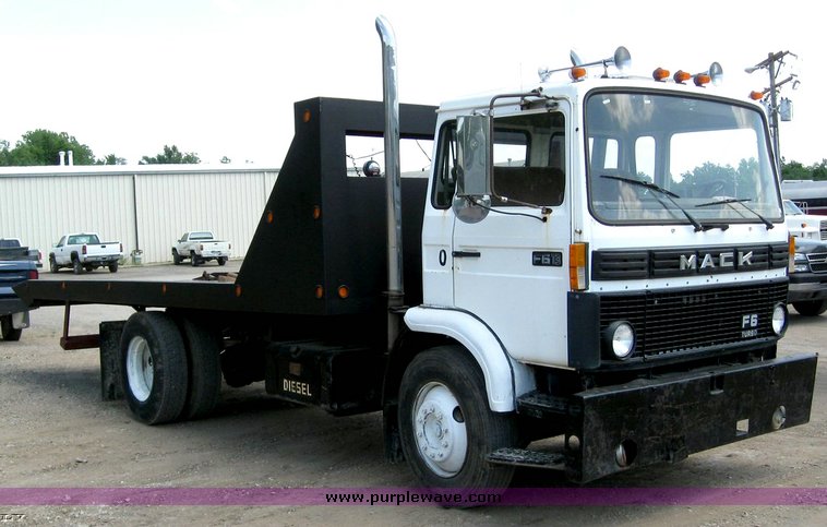 image for item 8884 1986 Volvo Mac F613 rollback with winch