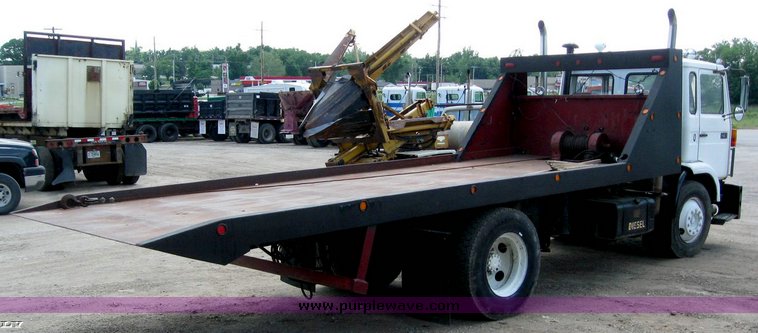 image for item 8884 1986 Volvo Mac F613 rollback with winch