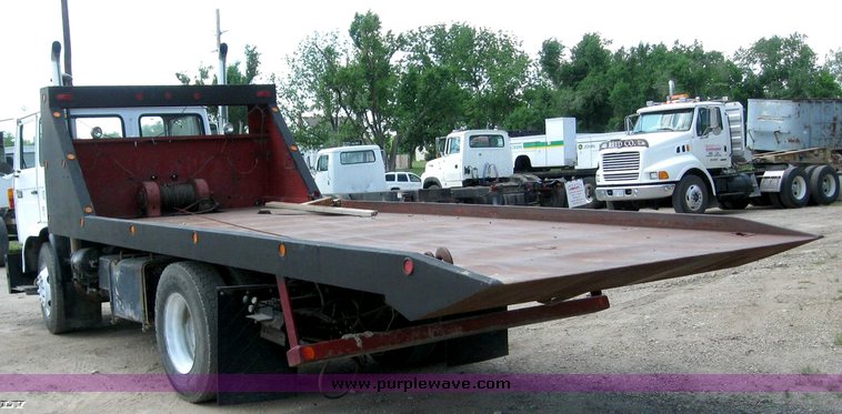 image for item 8884 1986 Volvo Mac F613 rollback with winch