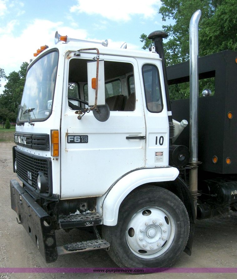 image for item 8884 1986 Volvo Mac F613 rollback with winch