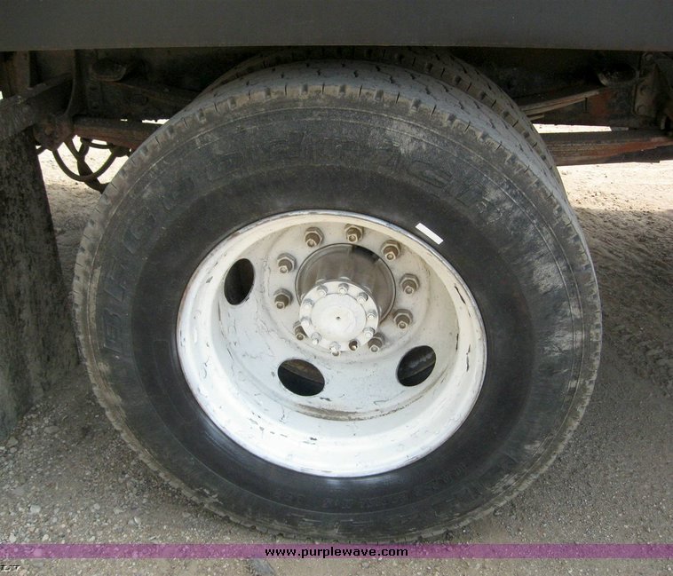 image for item 8884 1986 Volvo Mac F613 rollback with winch