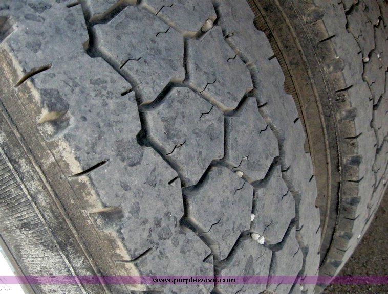 image for item 8884 1986 Volvo Mac F613 rollback with winch