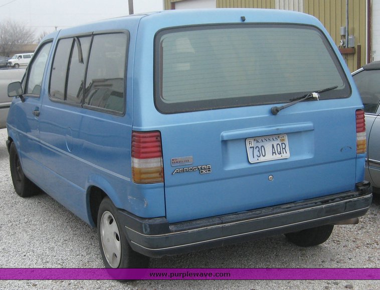 image for item 8980 1993 Ford Aerostar sports van