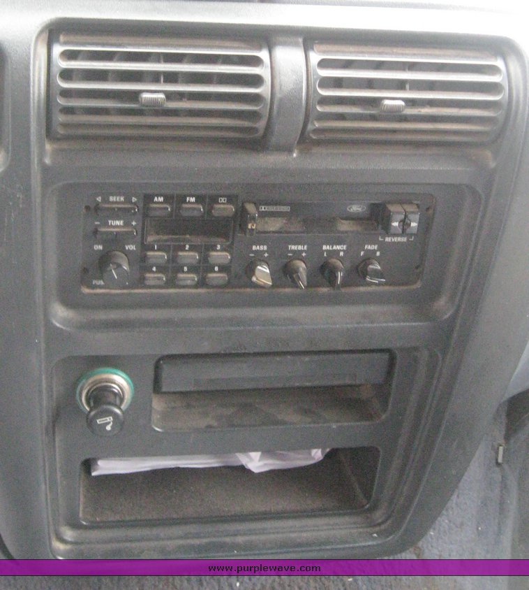 image for item 8980 1993 Ford Aerostar sports van