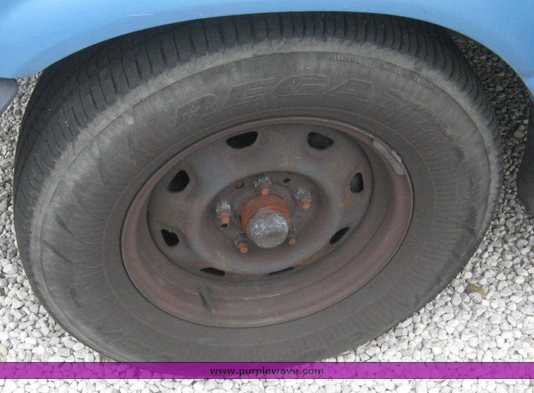 image for item 8980 1993 Ford Aerostar sports van