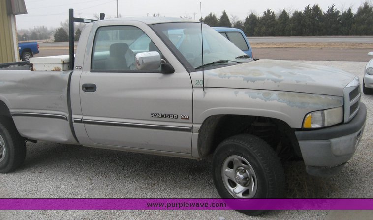 image for item 8981 1995 Dodge Ram 1500 pickup truck