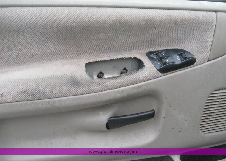 image for item 8981 1995 Dodge Ram 1500 pickup truck