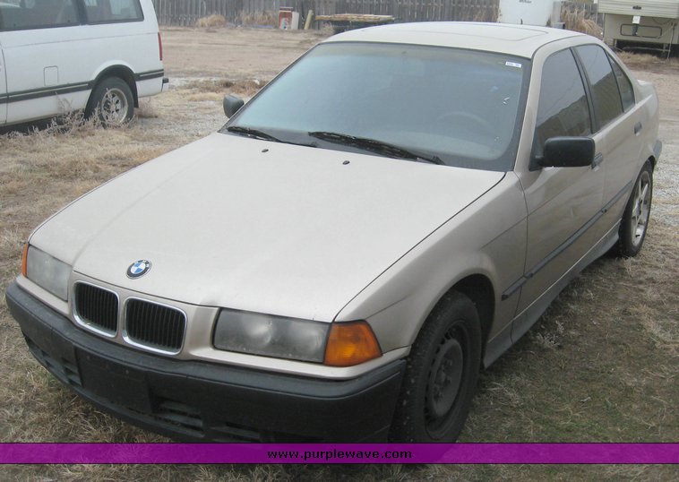 image for item 8982 1993 BMW 318i
