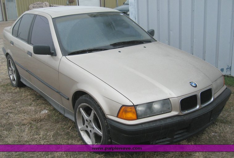 image for item 8982 1993 BMW 318i