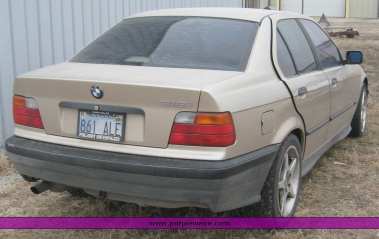 image for item 8982 1993 BMW 318i
