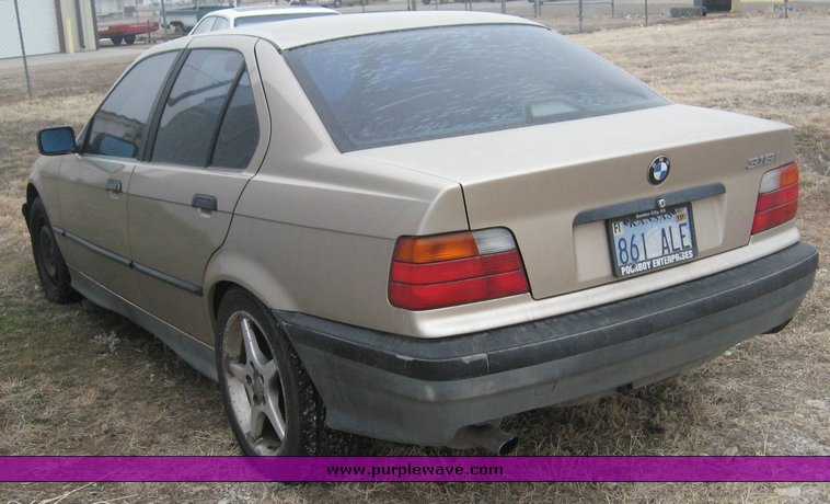 image for item 8982 1993 BMW 318i
