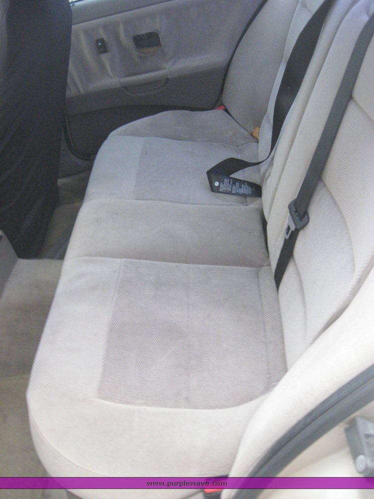 image for item 8982 1993 BMW 318i