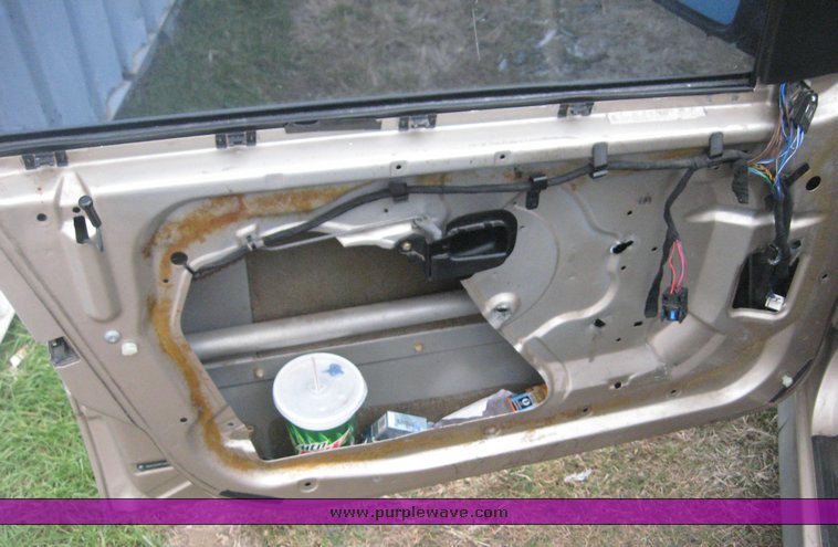 image for item 8982 1993 BMW 318i