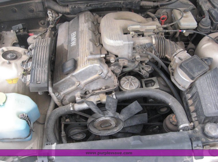 image for item 8982 1993 BMW 318i