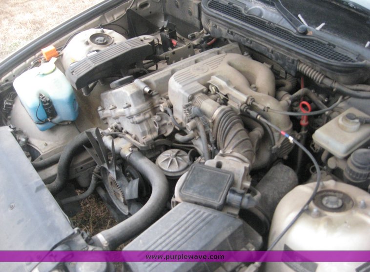 image for item 8982 1993 BMW 318i