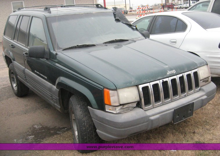 image for item 8985 1996 Jeep Cherokee Laredo