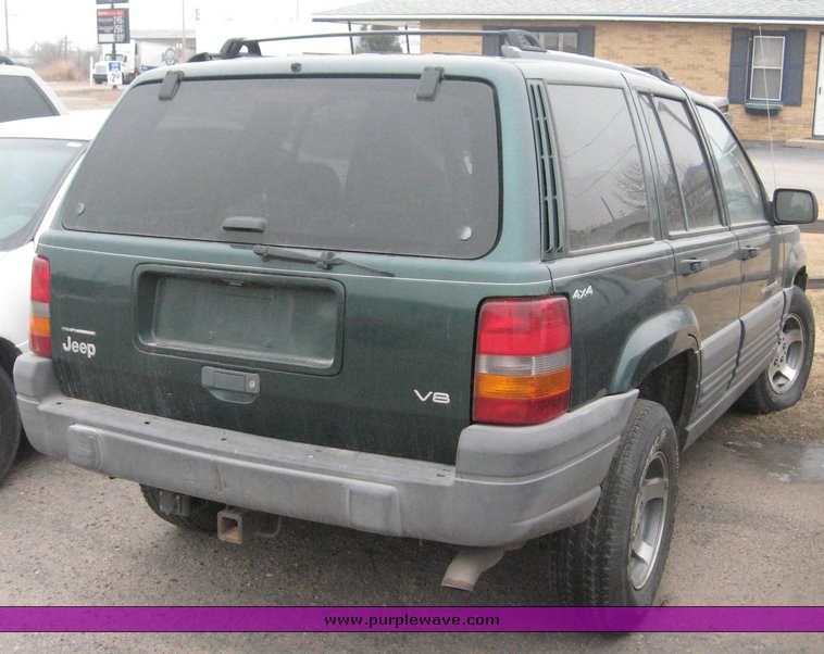 image for item 8985 1996 Jeep Cherokee Laredo