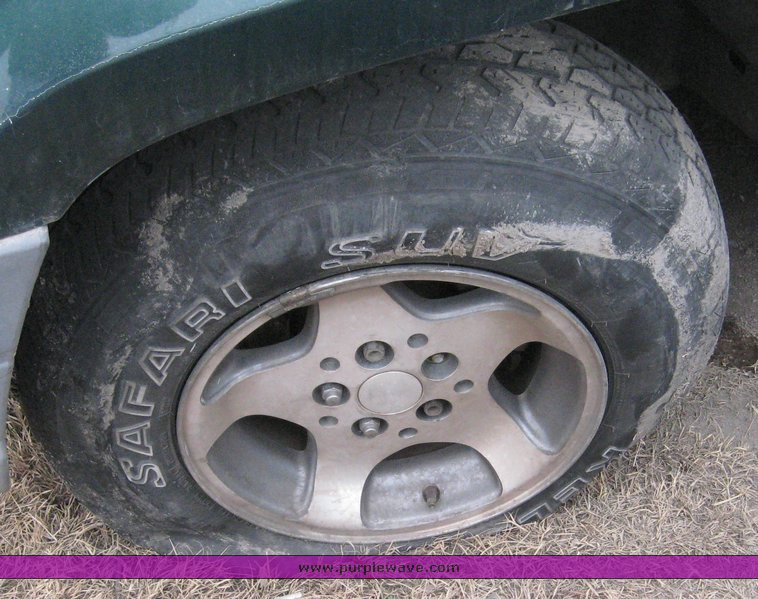 image for item 8985 1996 Jeep Cherokee Laredo