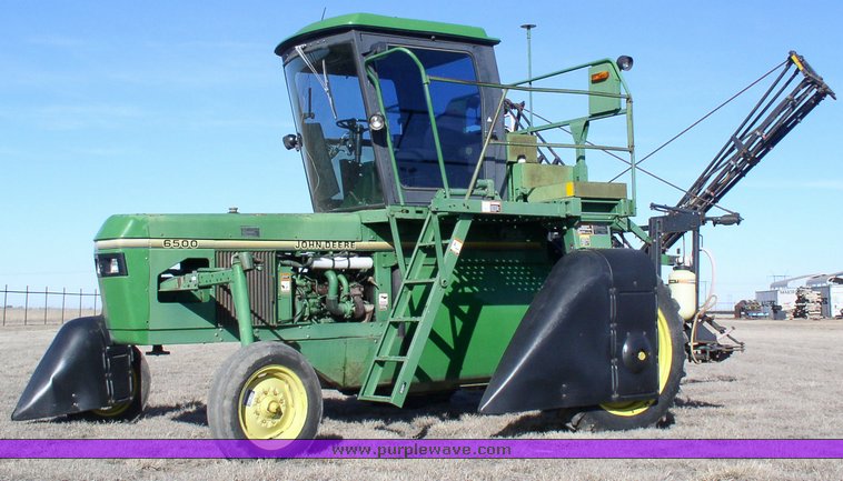 image for item 1101 1995 John Deere 6500 sprayer