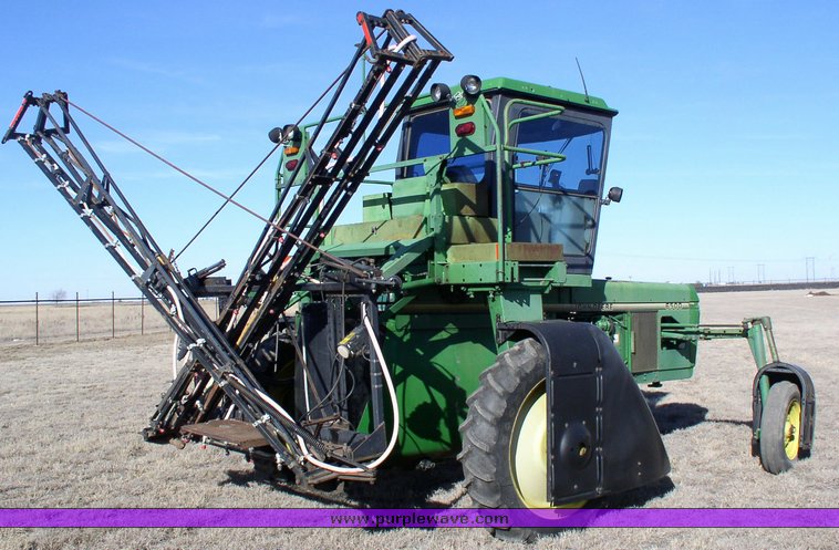 image for item 1101 1995 John Deere 6500 sprayer